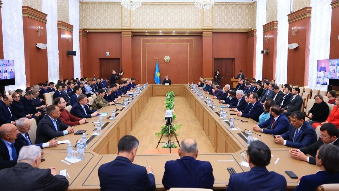 Проект новой Конституции обсудил актив Карагандинской области