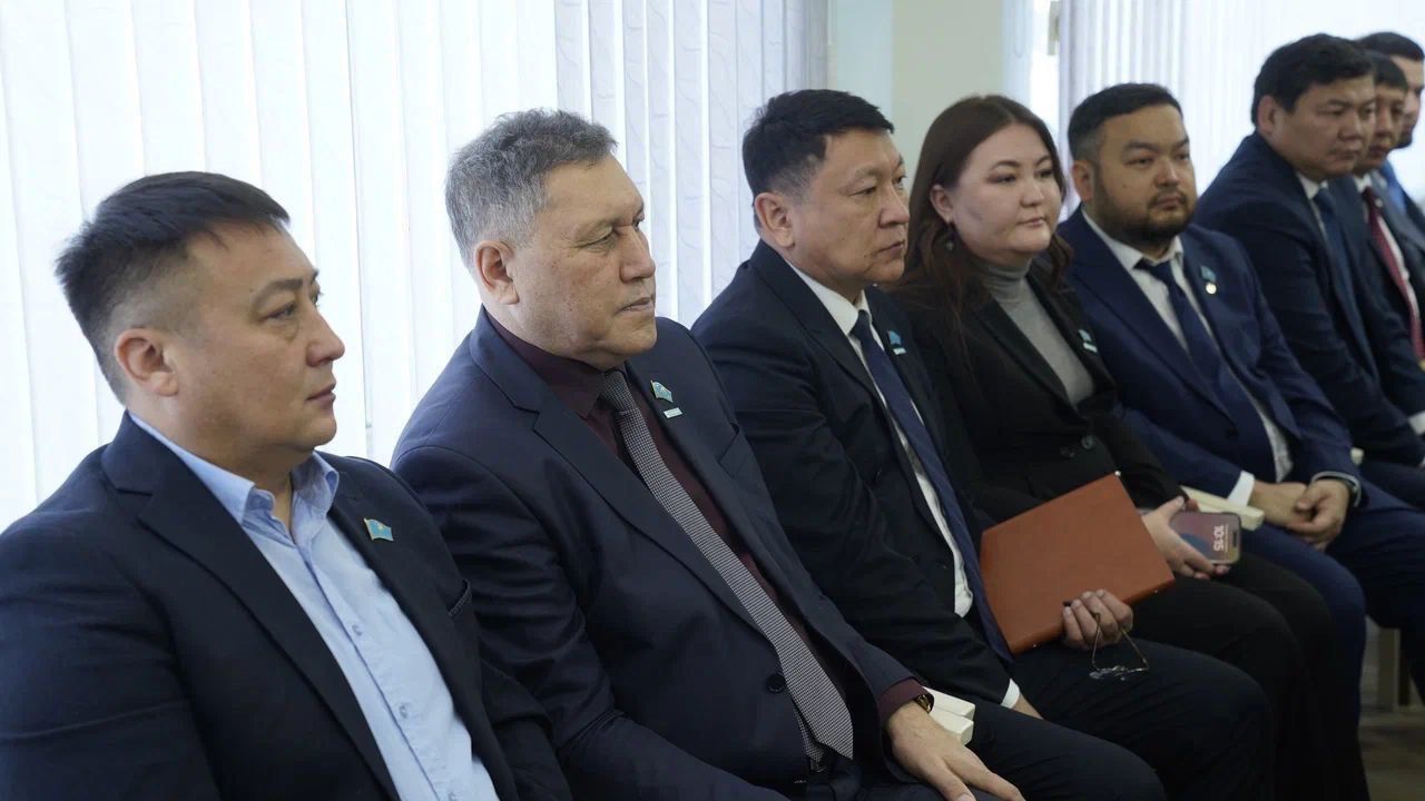 АБАЙ ОБЛЫСЫ МӘСЛИХАТЫНДА ЖАҢА КОНСТИТУЦИЯ ЖОБАСЫ ТАЛҚЫЛАНДЫ