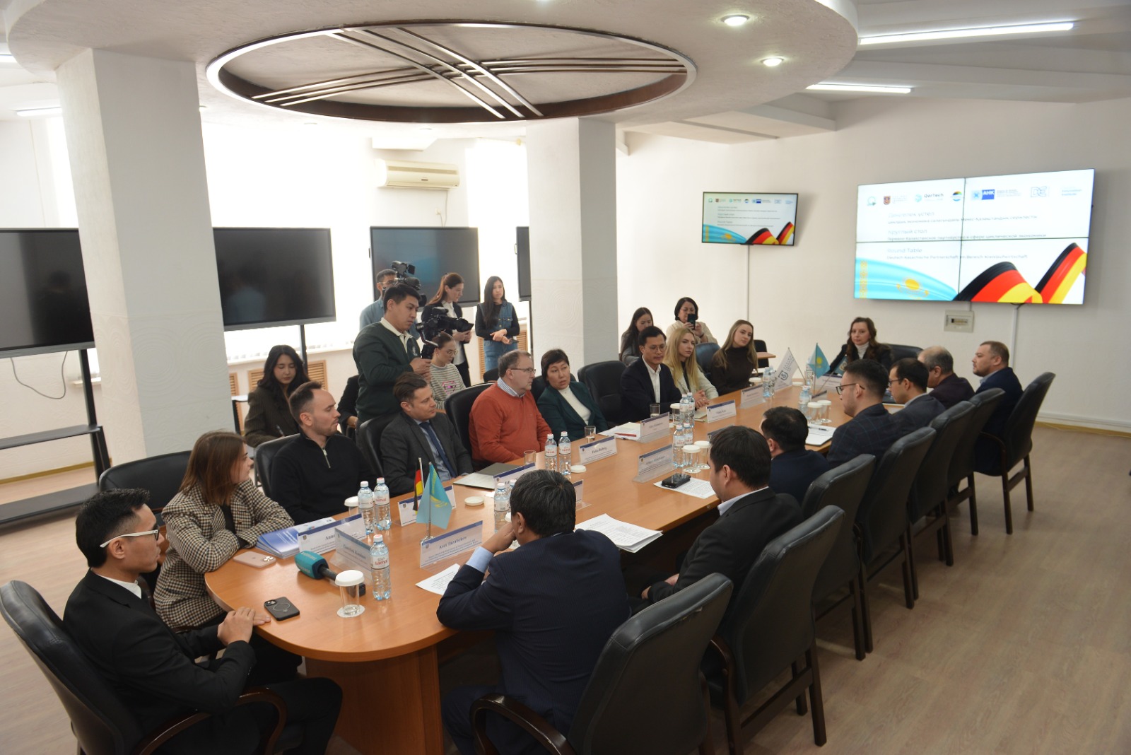 В КарТУ презентовали малую биогазовую установку для образовательной и научной работы