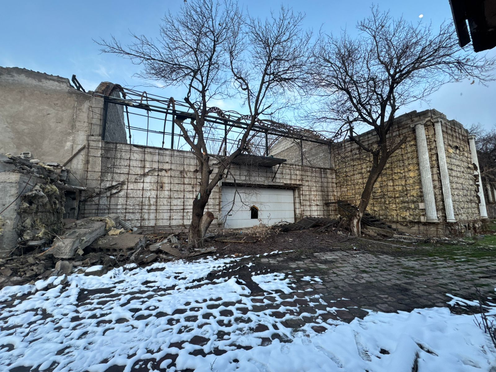 ТҰРАН АУДАНЫНДАҒЫ ЗАҢСЫЗ НЫСАНДАР МӘЖБҮРЛЕП БҰЗЫЛДЫ