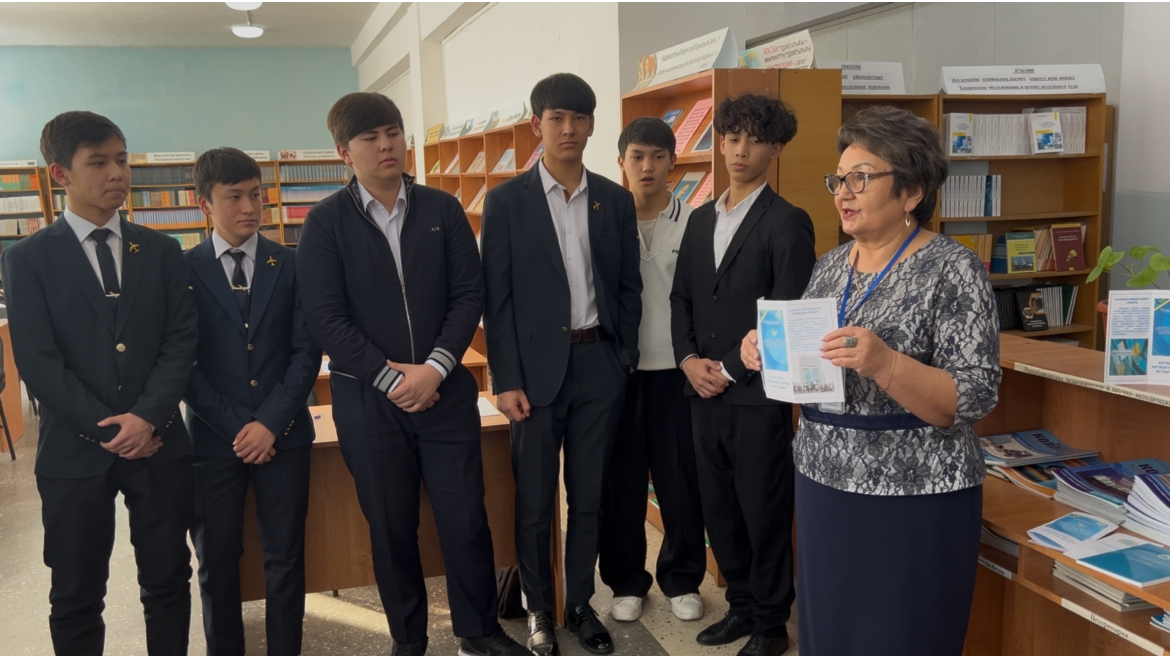 Провели выставку на тему «Законные выборы — справедливый выбор»