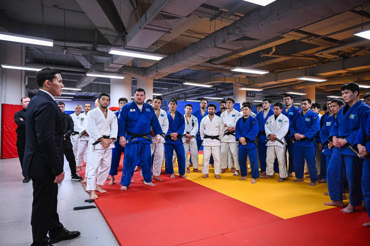 Сборные Казахстана готовятся к Grand Slam по дзюдо и чемпионату Азии в помещении - Ербол Мырзабосынов ознакомился с тренировочным процессом