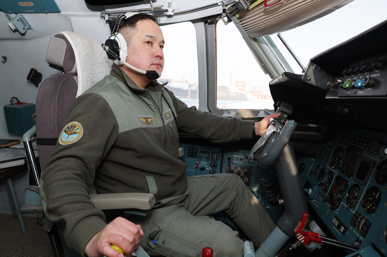 900 сағатын әуеге арнаған Ұлттық ұлан ұшқышы