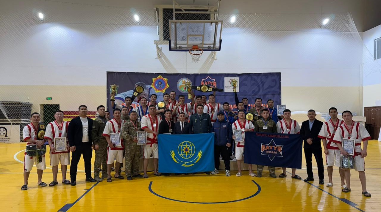 Турнир по қазақ күресі объединил спасателей МЧС всей страны