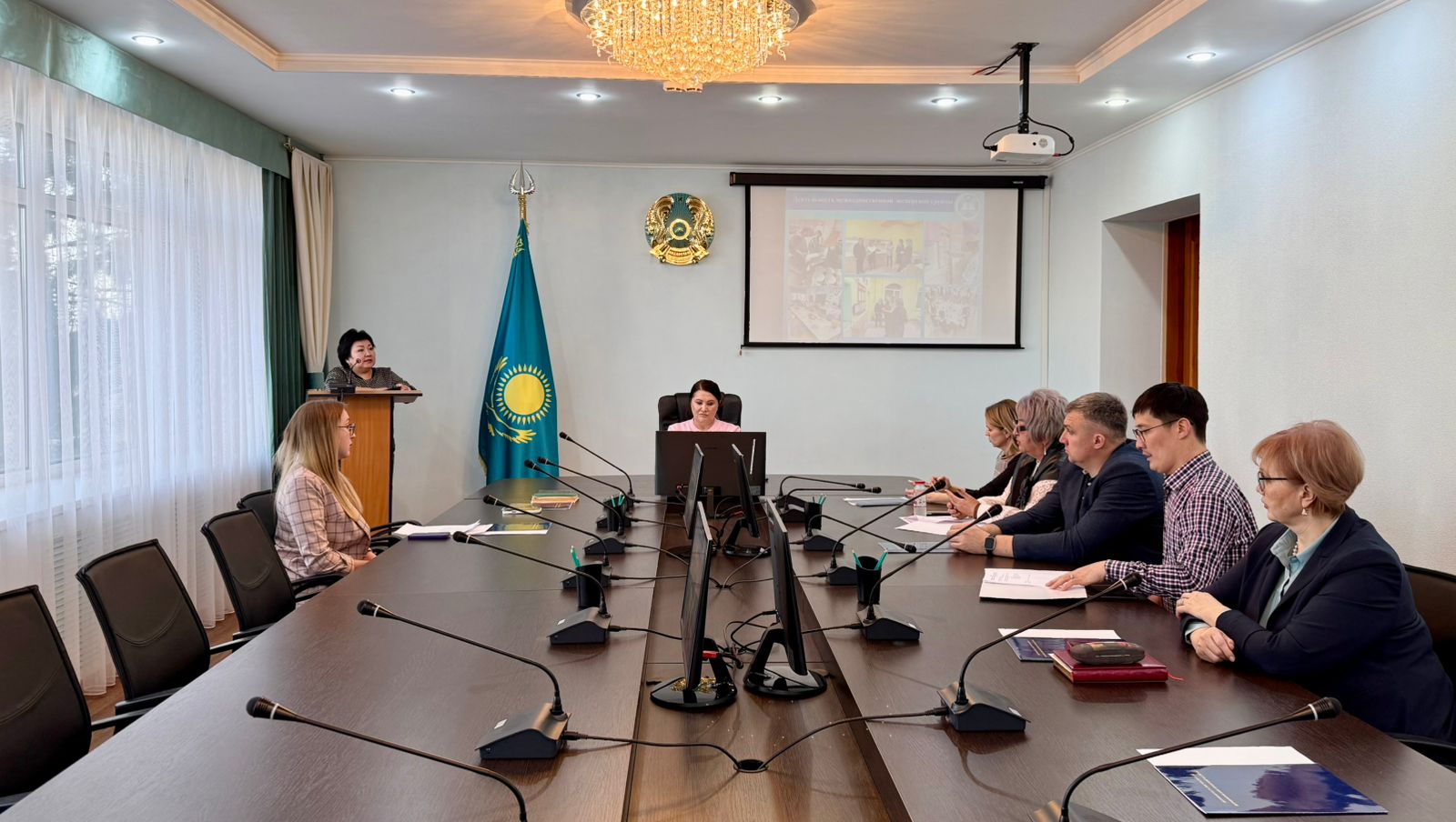 Әлеуметтік қорғау, халықтың денсаулығын қорғау, білім беру, мәдениет және жастар істері жөніндегі тұрақты депутаттық комиссияның отырысы