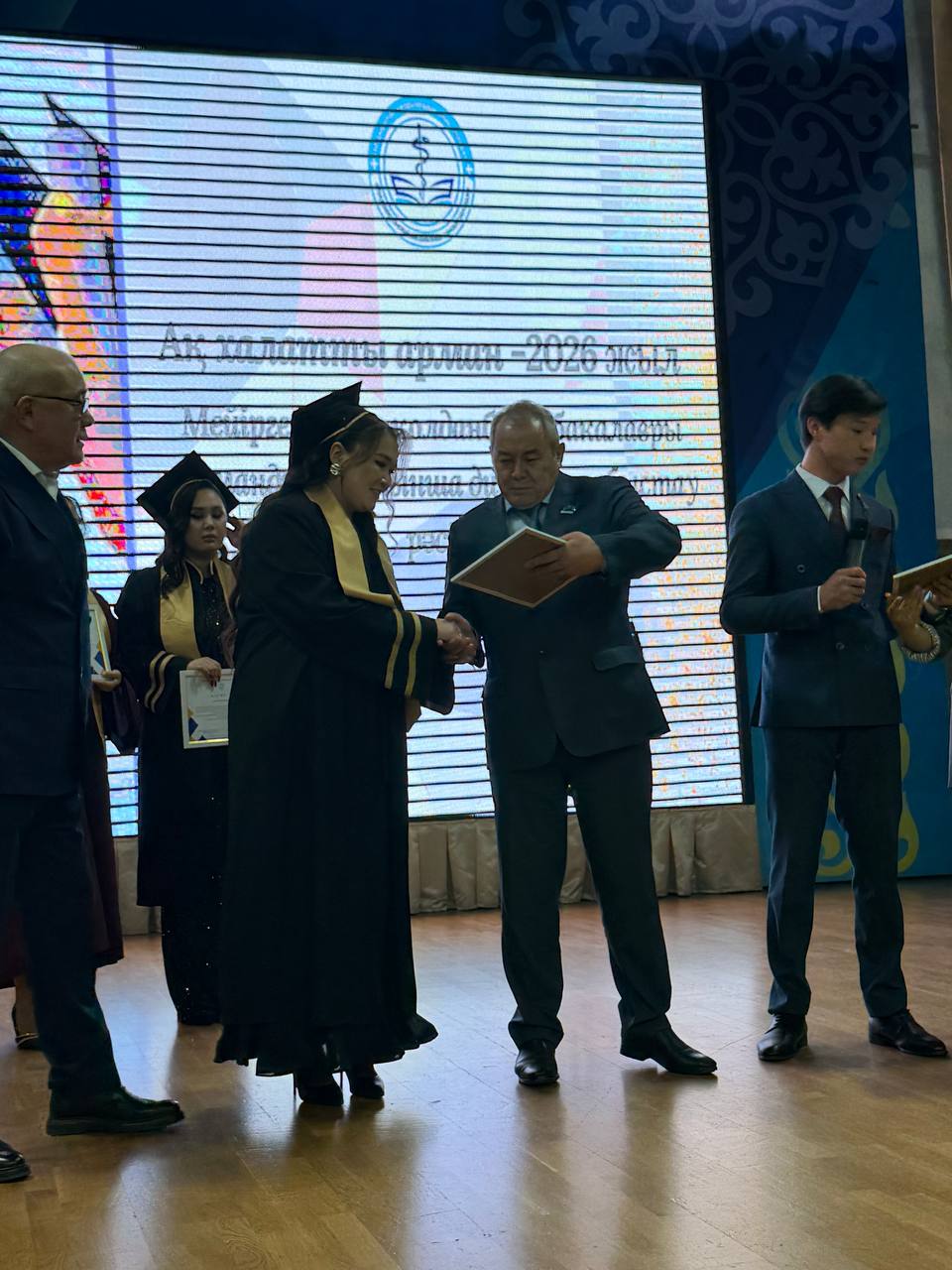 Талдықорған жоғары медициналық колледжінің «Мейіргер ісінің қолданбалы бакалавры» мамандығының түлектеріне диплом табыстау салтанаты