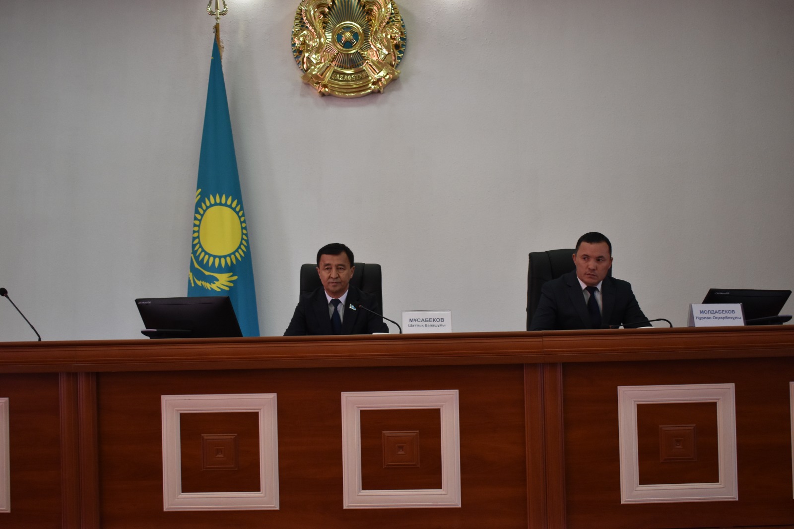 Сарысу аудандық мәслихатының кезектен тыс сессиясы өтті