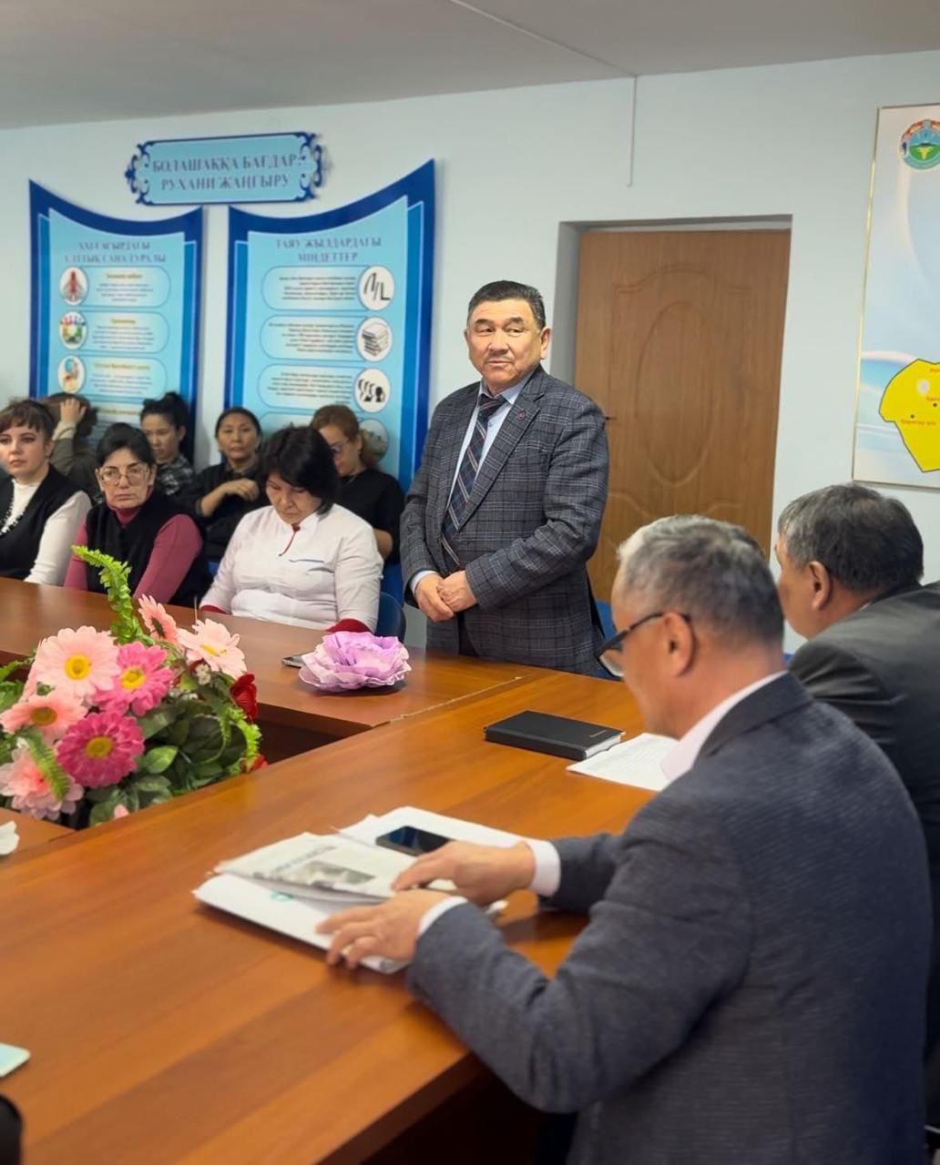 Талас ауданы Қаратау қаласының Қаратау құрылыс-техникалық колледжінің ұжымымен «Конституцияның елдің ұзақ мерзімді тұрақтылығындағы рөлі» тақырыбында дөңгелек үстел өтті.