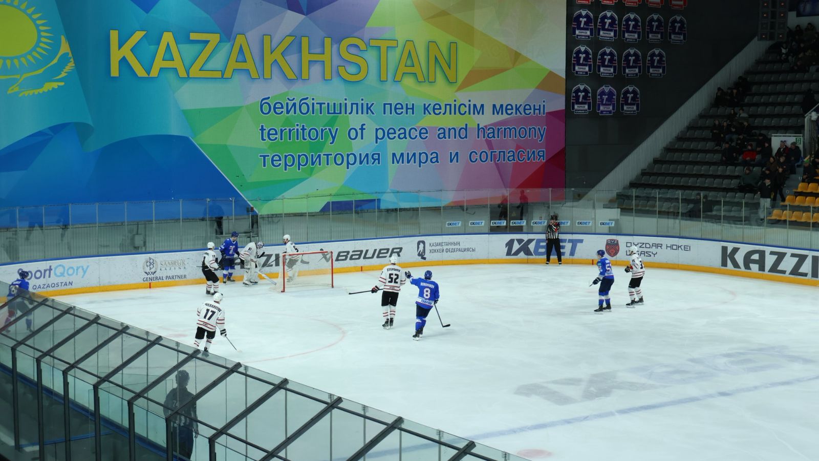 Хоккейная команда «Торпедо» в чемпионате Казахстана обыграла «Горняк»