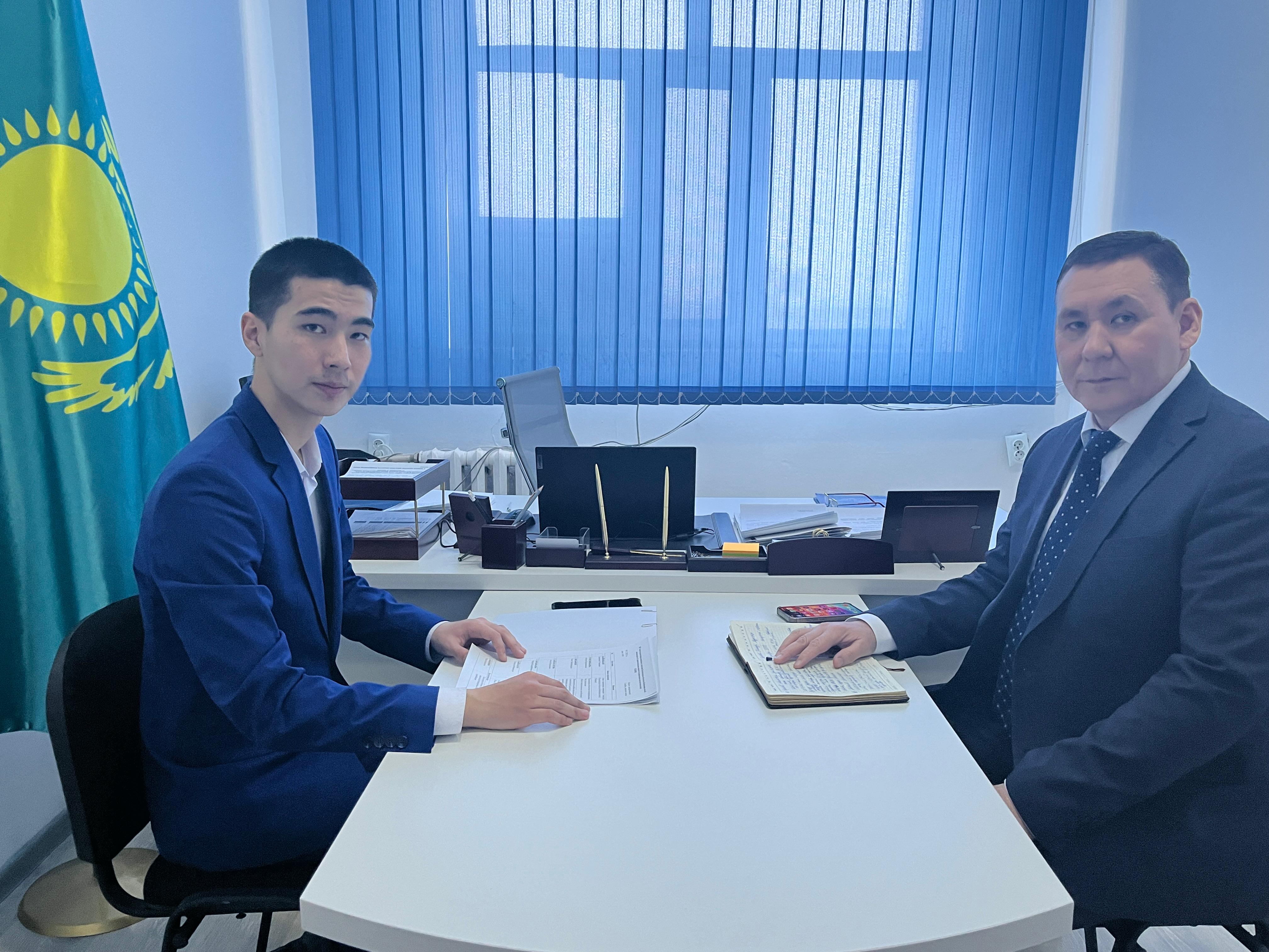 ӨКІЛ «ЕРКІНДІК РУХЫ» ЖАСТАР ҚҰҚЫҚТАРЫ ЖӨНІНДЕГІ КОМИССИЯ МҮШЕСІМЕН КЕЗДЕСТІ