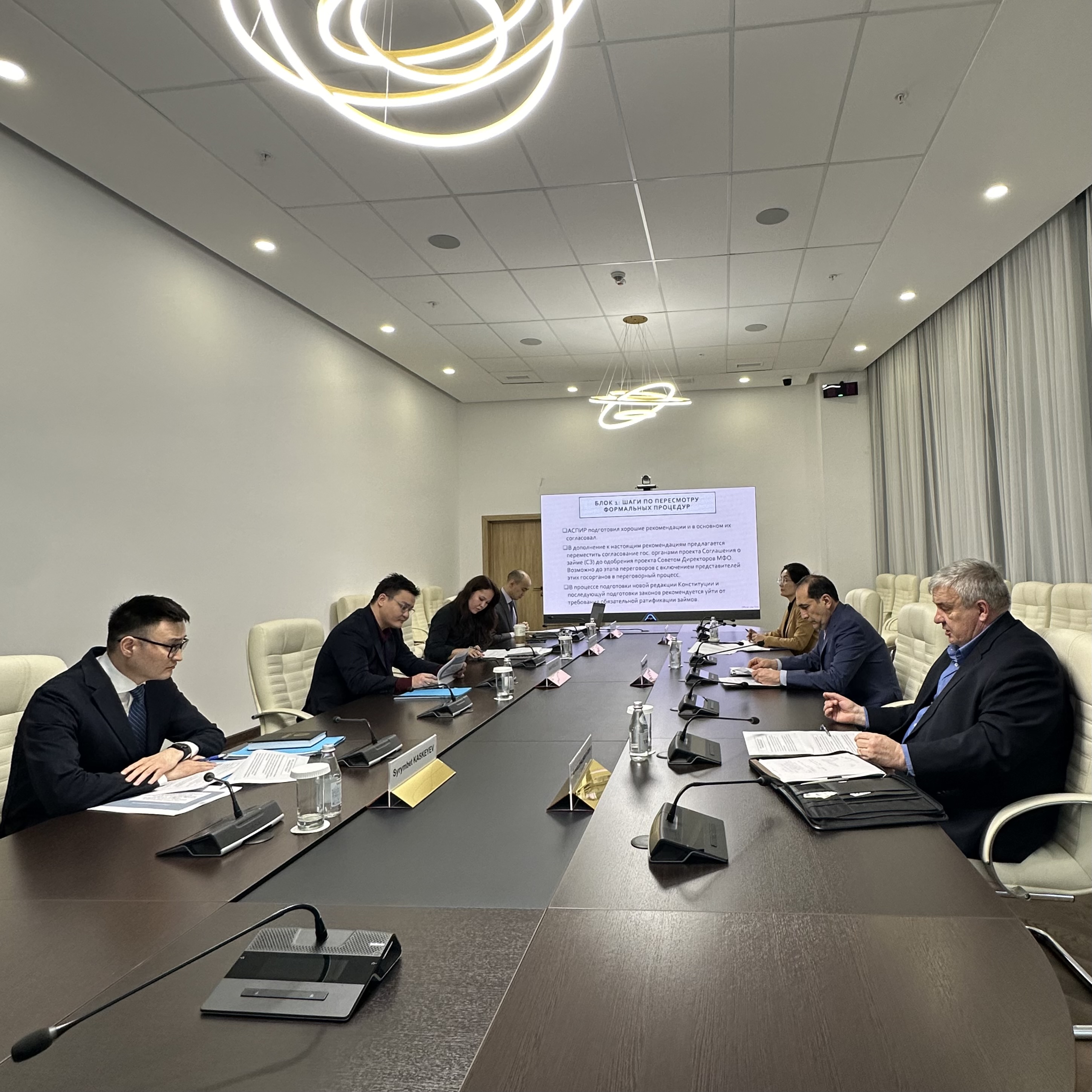 ҚР СЖРА мен Дүниежүзілік банкі халықаралық қаржы ұйымдарының қарыздарын тарту рәсімдерін жетілдіру мәселелерін талқылады