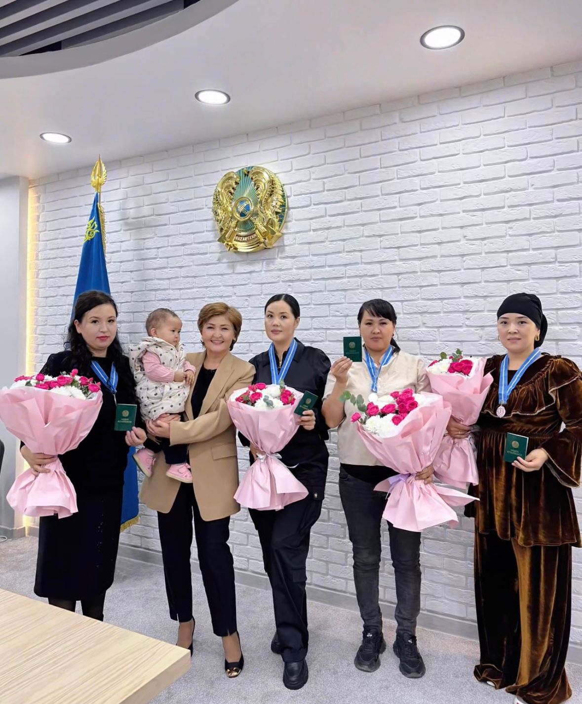 Ана еңбегі - құрметке лайық: Жетісу ауданында көпбалалы аналар марапатталды