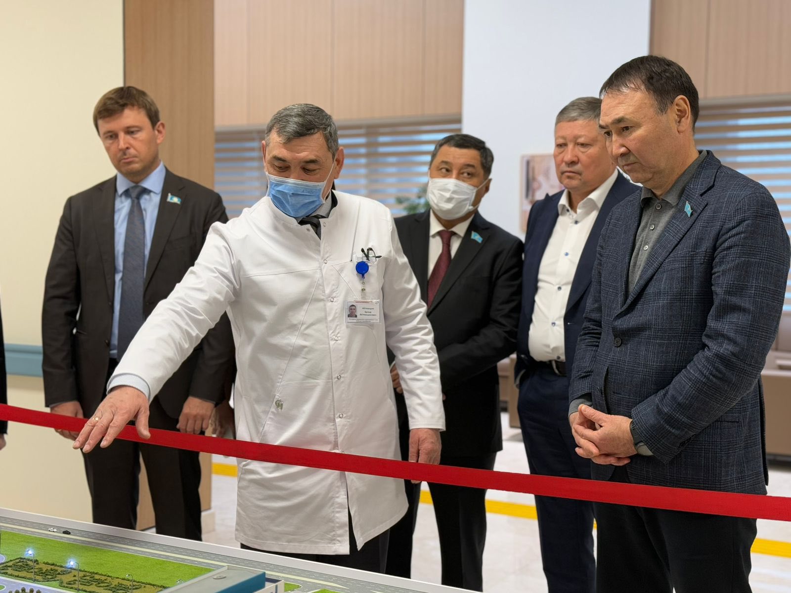 Елорда тұрғындарына көрсетілетін медициналық қызметтер мәселесі көтерілді (18.02.2026)