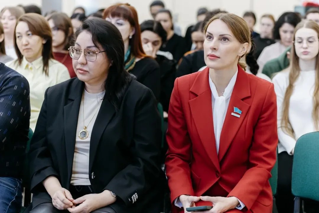 ИнЕУ қызметкерлері мен профессорлық-оқытушылық құрамының Жалпыұлттық коалицияның ақпараттық-насихаттық тобымен кездесуі