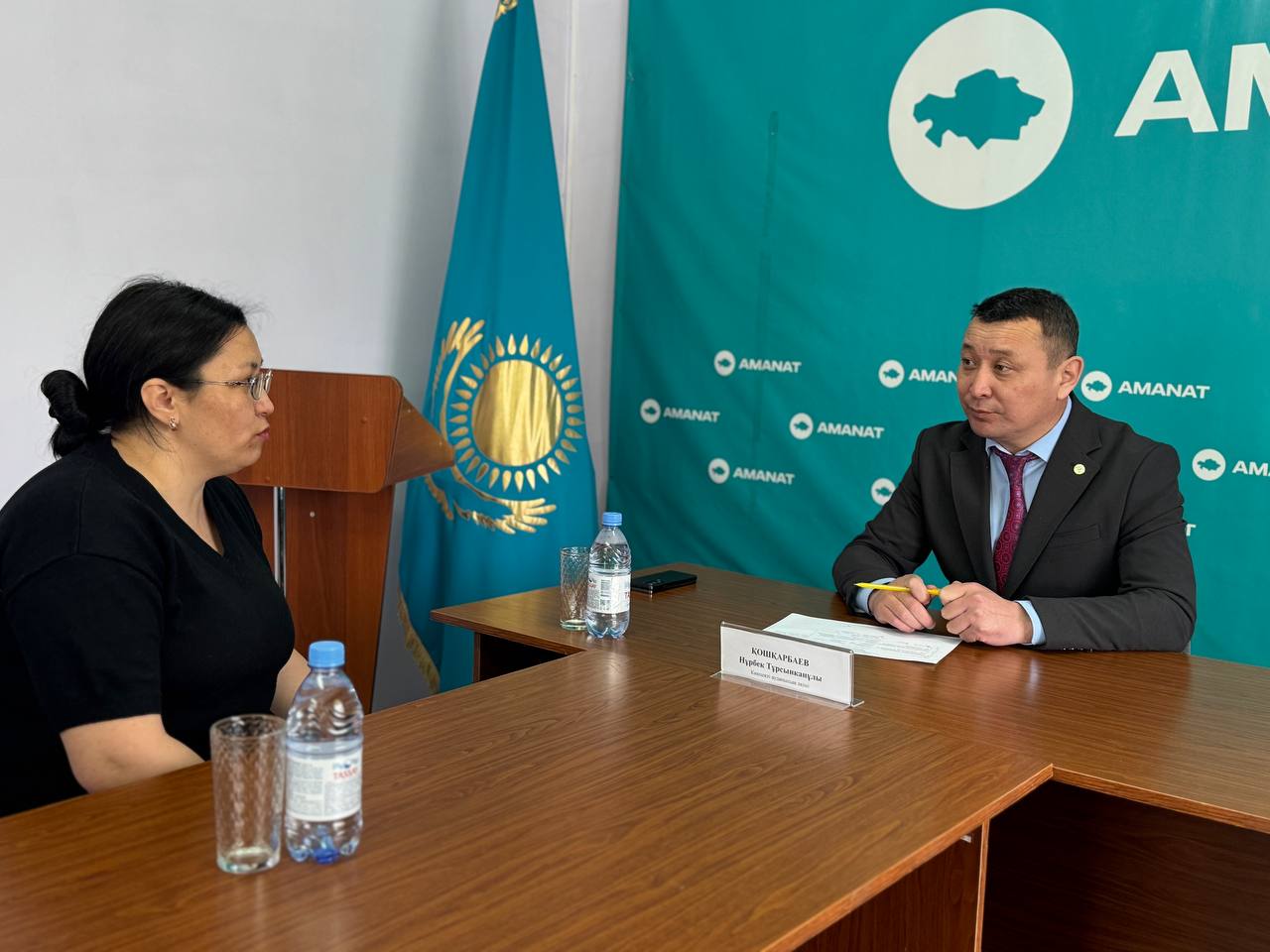 Аким района Н.Турсынканович провел прием жителей района по личным вопросам.