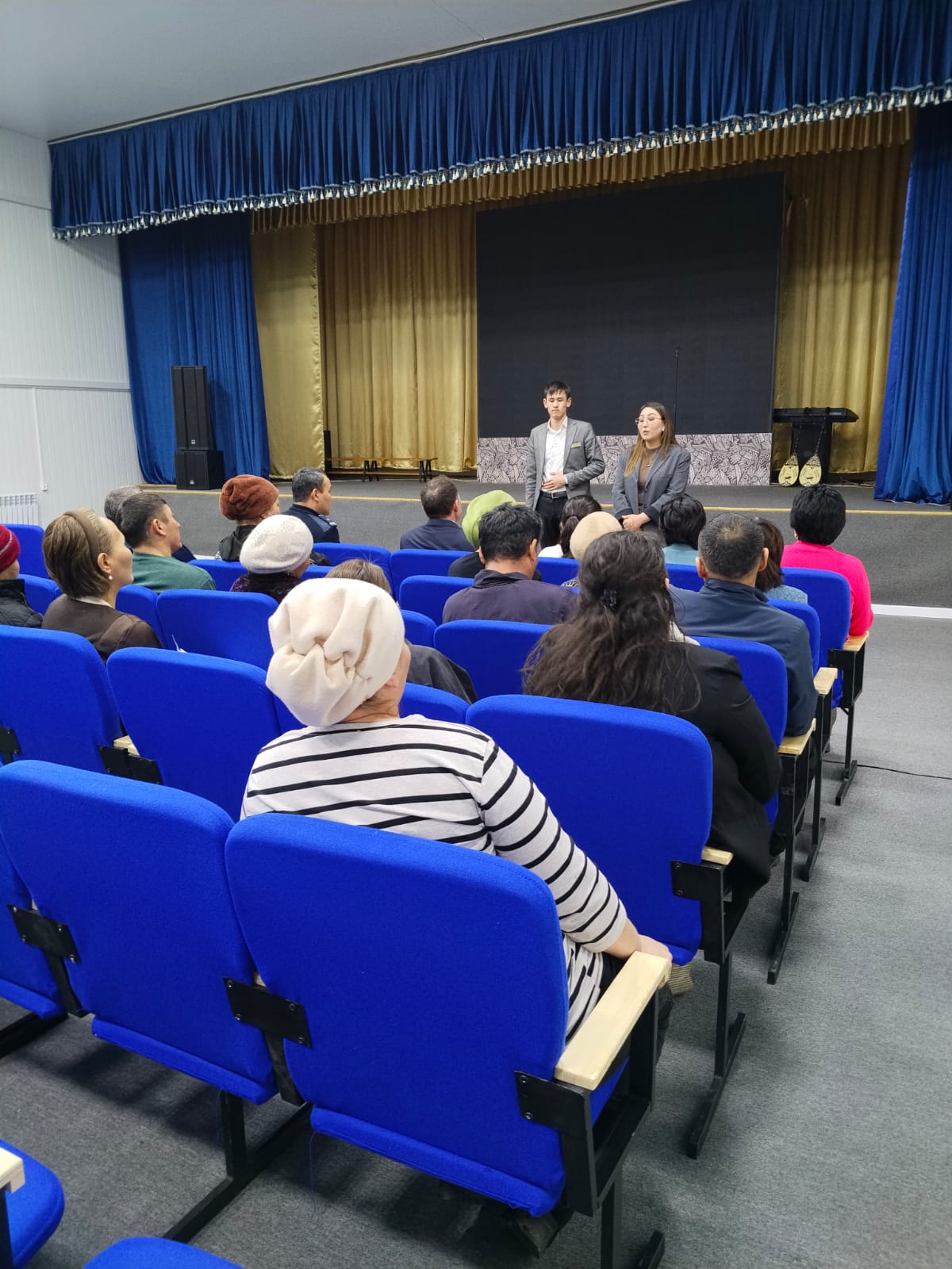 Жанұя отбасын қорғау орталығы басшысының ауыл тұрғындарымен кездесуі