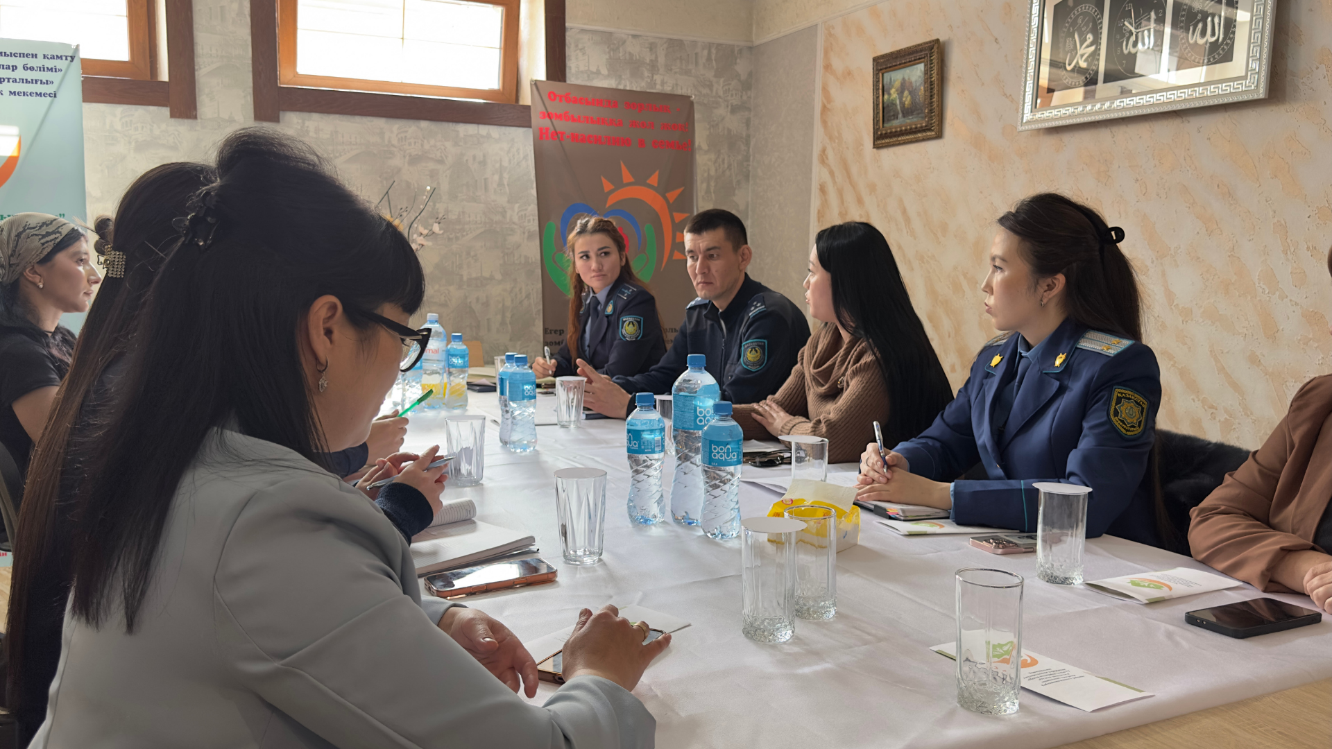 ЕҢБЕКШІҚАЗАҚ АУДАНЫНДА БАЛАЛАРДЫҢ ҚАУІПСІЗДІГІНЕ АРНАЛҒАН ДӨҢГЕЛЕК ҮСТЕЛ ӨТТІ