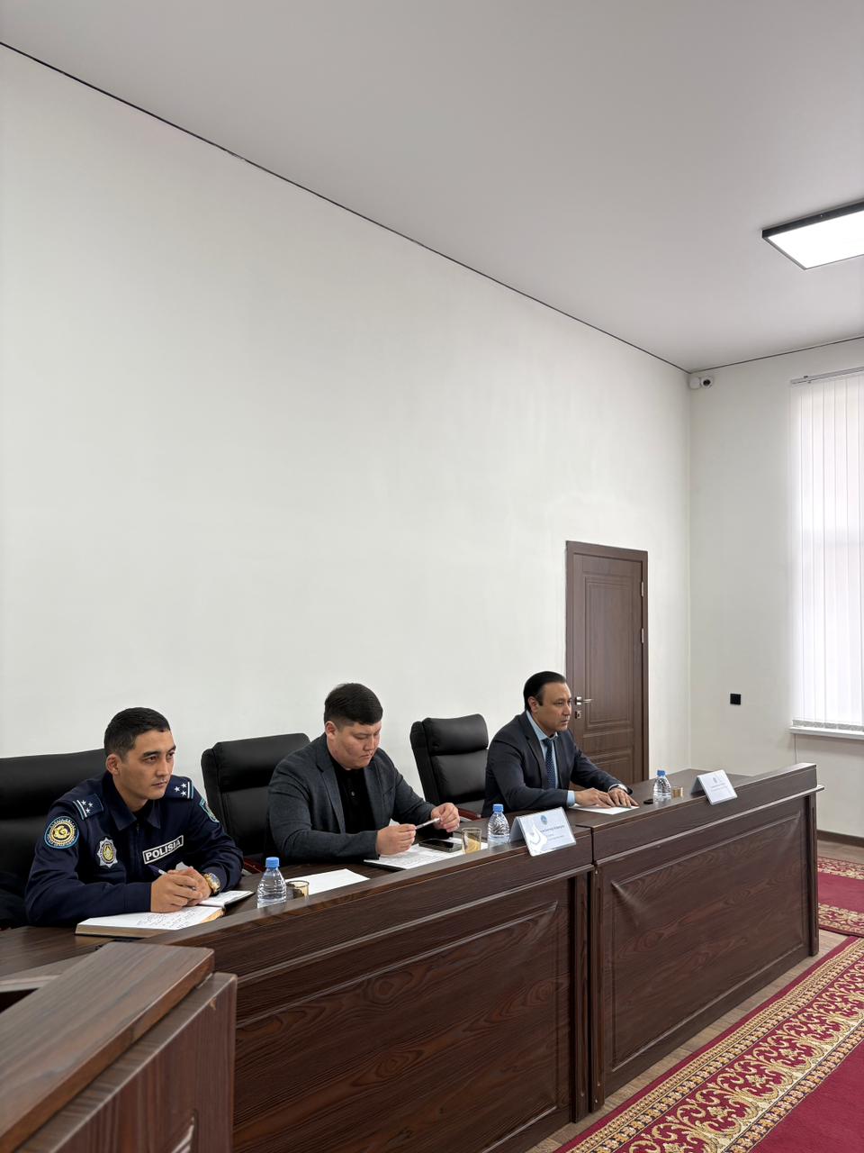 Округте Қытайға қатысты арандатушылық сипаттағы сөздер мен пікірлердің алдын алу, деструктивті көріністерге жол бермеу және құқықтық мәдениетті қалыптастыру мәселесі талқыланды.