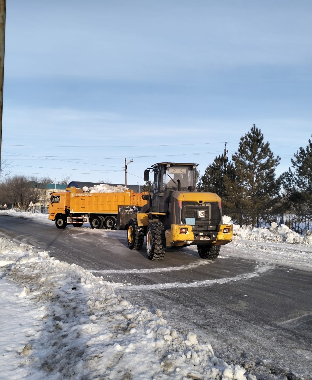 Жайсаң ауылында көктемгі су тасқынының алдын алу мақсатында қар шығару жұмыстары жүргізілуде