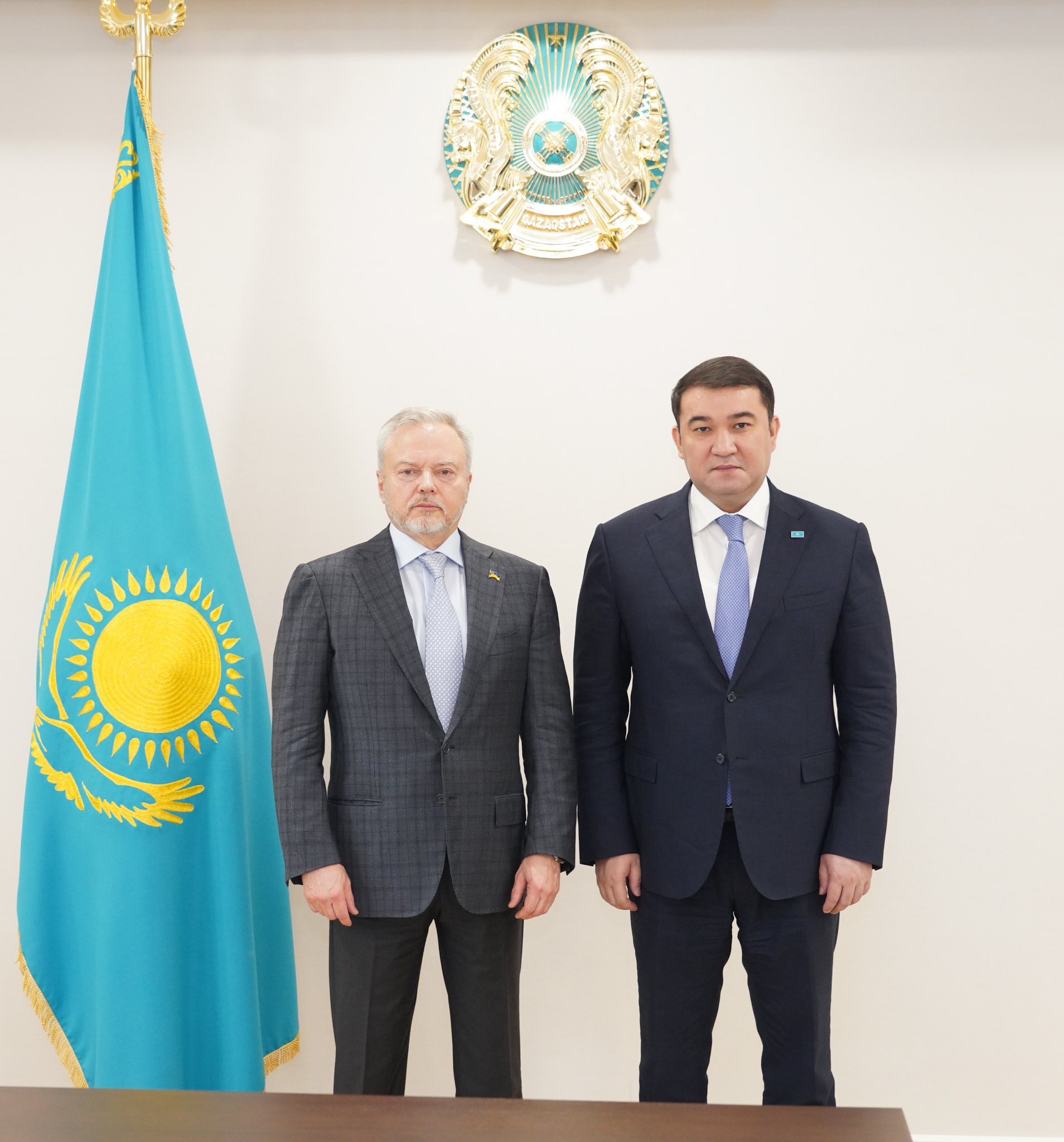 ТҮРКІСТАН ОБЛЫСЫНЫҢ ӘКІМІ УКРАИНА ЕЛШІСІМЕН КЕЗДЕСІП, ИНВЕСТИЦИЯЛЫҚ БАЙЛАНЫСТАРДЫ НЫҒАЙТУ ЖОЛДАРЫН ТАЛҚЫЛАДЫ