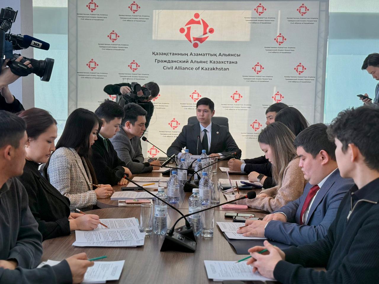 Елордада конституциялық реформаларды жүзеге асыруда жастардың рөлі талқыланды