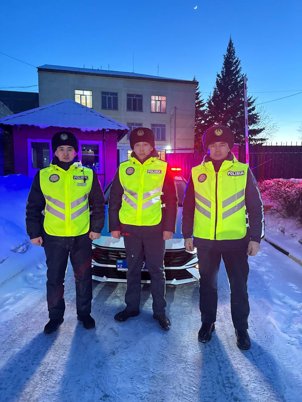 Жол үстіндегі қамқорлық: ШҚО полицейлері қасиетті Рамазан айында жүргізушілерге қолдау көрсетті