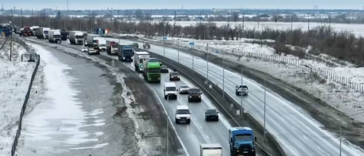 Актөбе облысында полиция қызметкерлері жол бойындағы автокөліктерді ілеспе алып жүруді қамтамасыз етті
