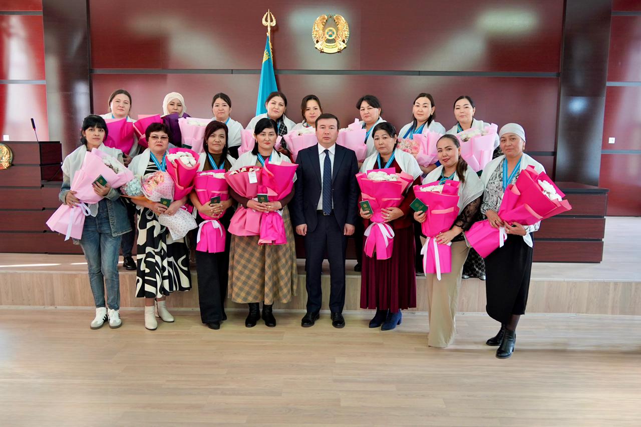 КӨПБАЛАЛЫ АНАЛАРҒА МЕМЛЕКЕТТІК НАГРАДАЛАР ТАБЫСТАЛДЫ