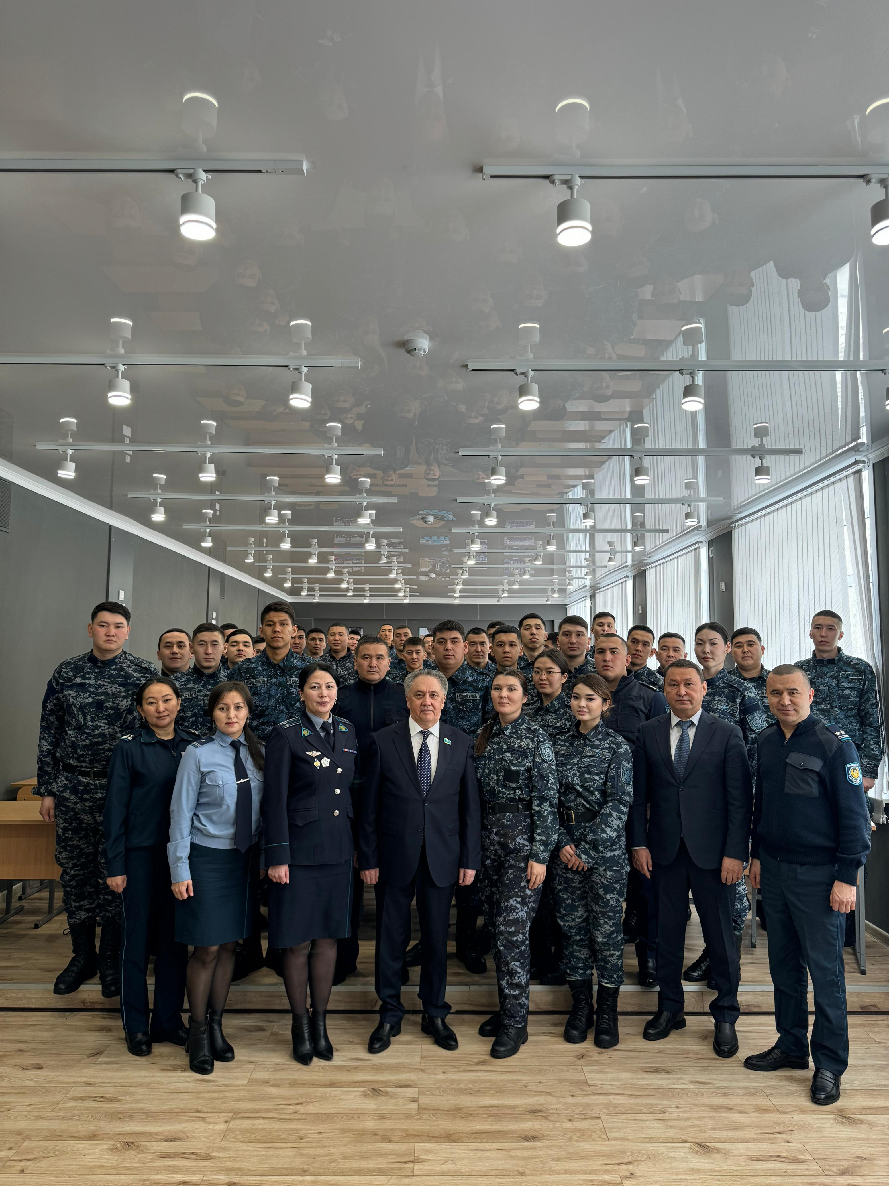 Жалпыұлттық коалиция мүшелері Қазақстан Республикасы Ішкі істер министрлігі оқу орталығының курсанттарымен кездесті