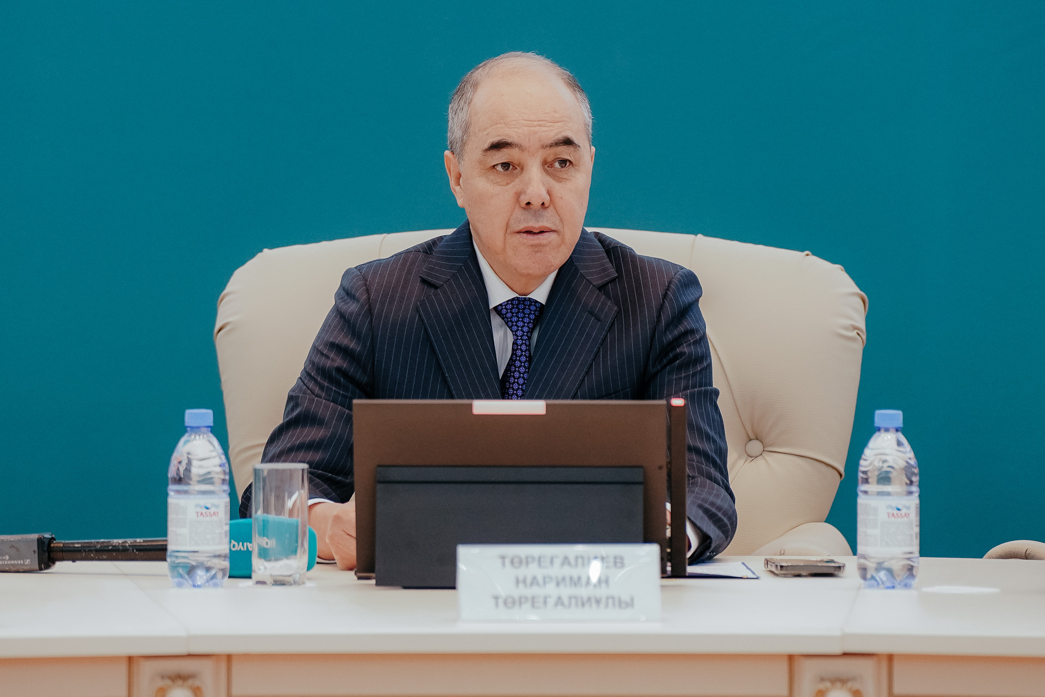 «ӘДІЛЕТТІ КОНСТИТУЦИЯ – ҚУАТТЫ МЕМЛЕКЕТ»: ОРАЛДА САРАПШЫЛАР ҚАУЫМДАСТЫҒЫМЕН КЕЗДЕСУ ӨТТІ