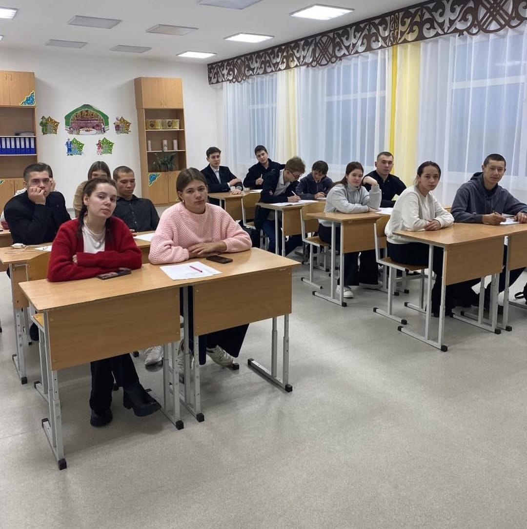 "Қазақстандағы мемлекеттік қызмет: миссия және құндылықтар" тақырыбында мектептерде сабақ өткізу