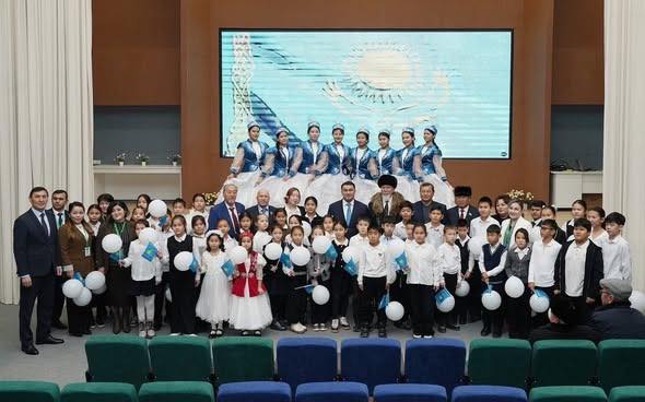 «КЕЛЕШЕК МЕКТЕПТЕРІ»: ТҮРКІСТАН ОБЛЫСЫ МАҚТААРАЛ АУДАНЫНДА 1500 ОРЫНДЫҚ ЗАМАНАУИ МЕКТЕП ЕЛ ИГІЛІГІНЕ БЕРІЛДІ