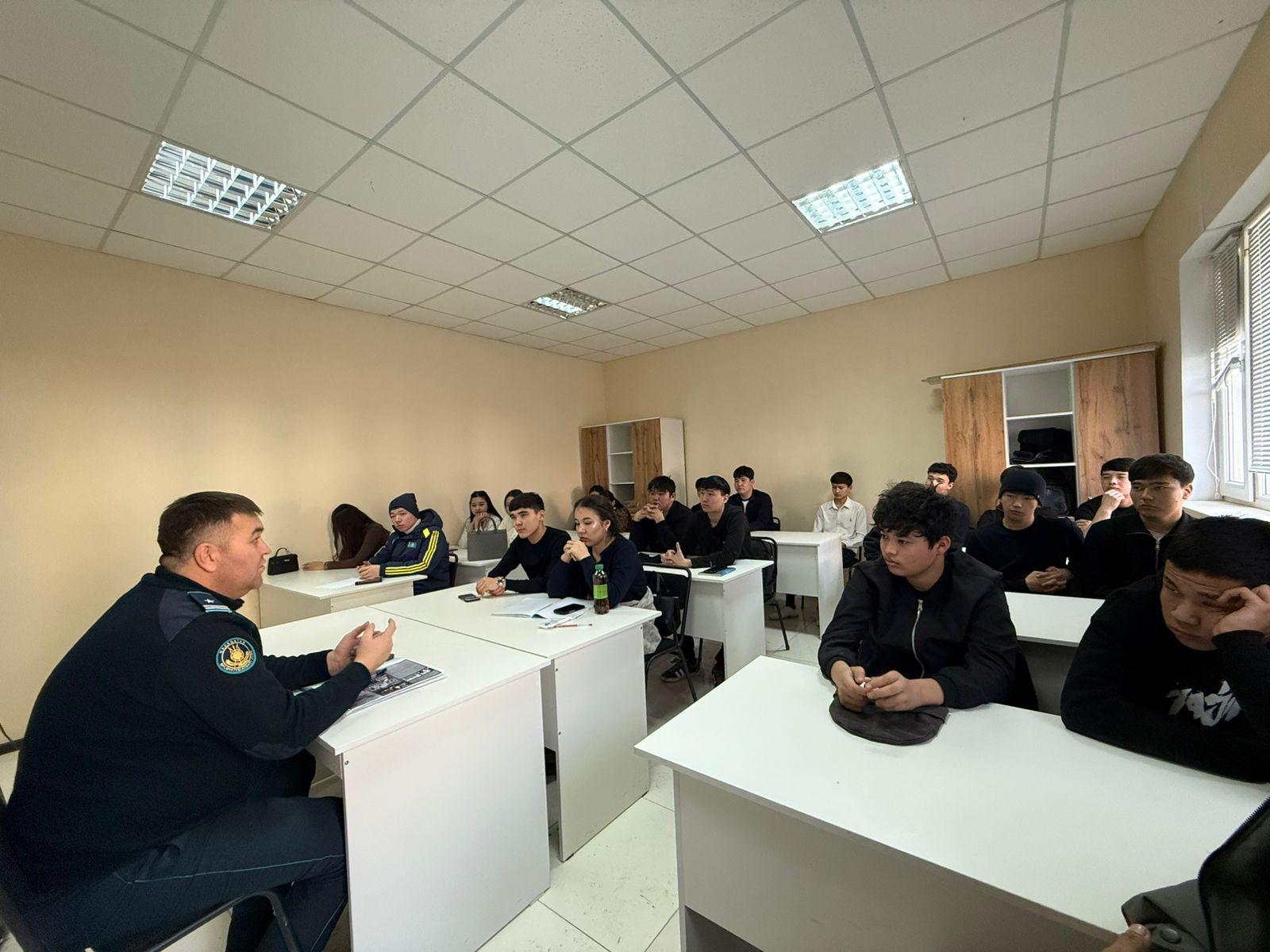 Болашаққа бағдар: Ақтауда құқық қорғау саласын таңдаған жастармен кездесу өтті