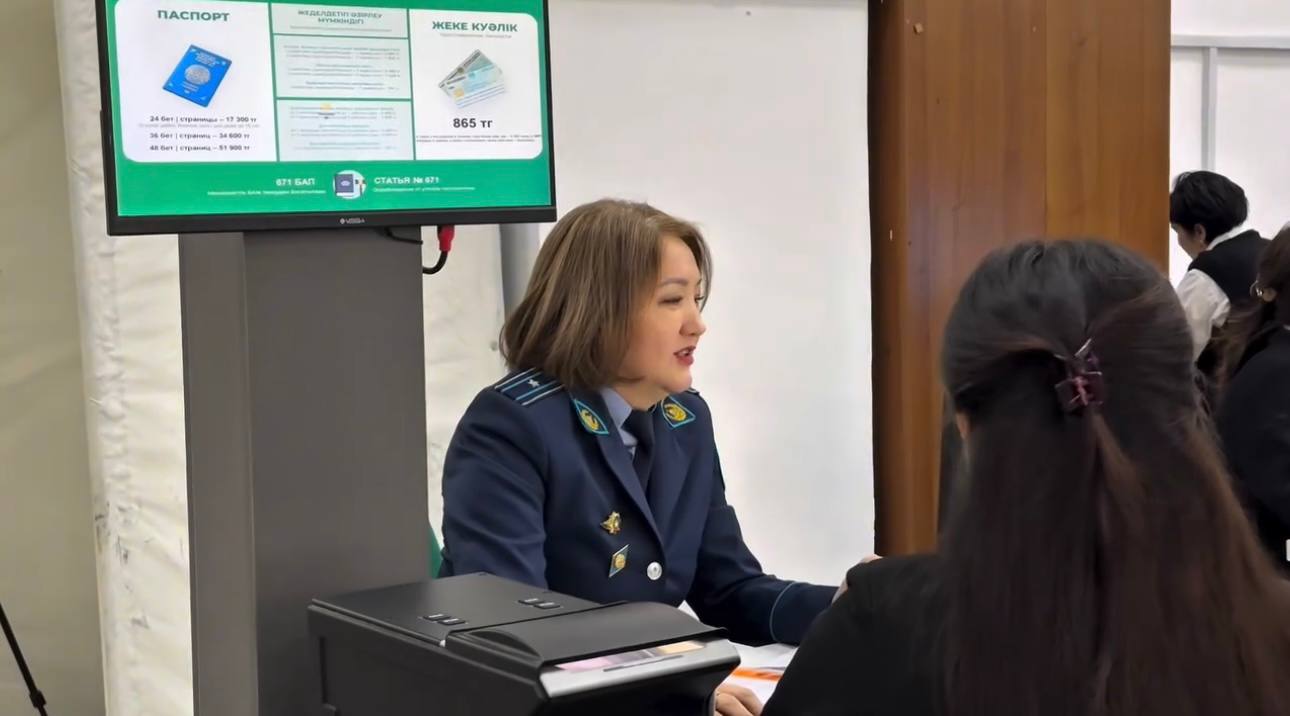 Аналық мейірім мен антқа адалдық: Көші-қон қызметкерінің бір күні