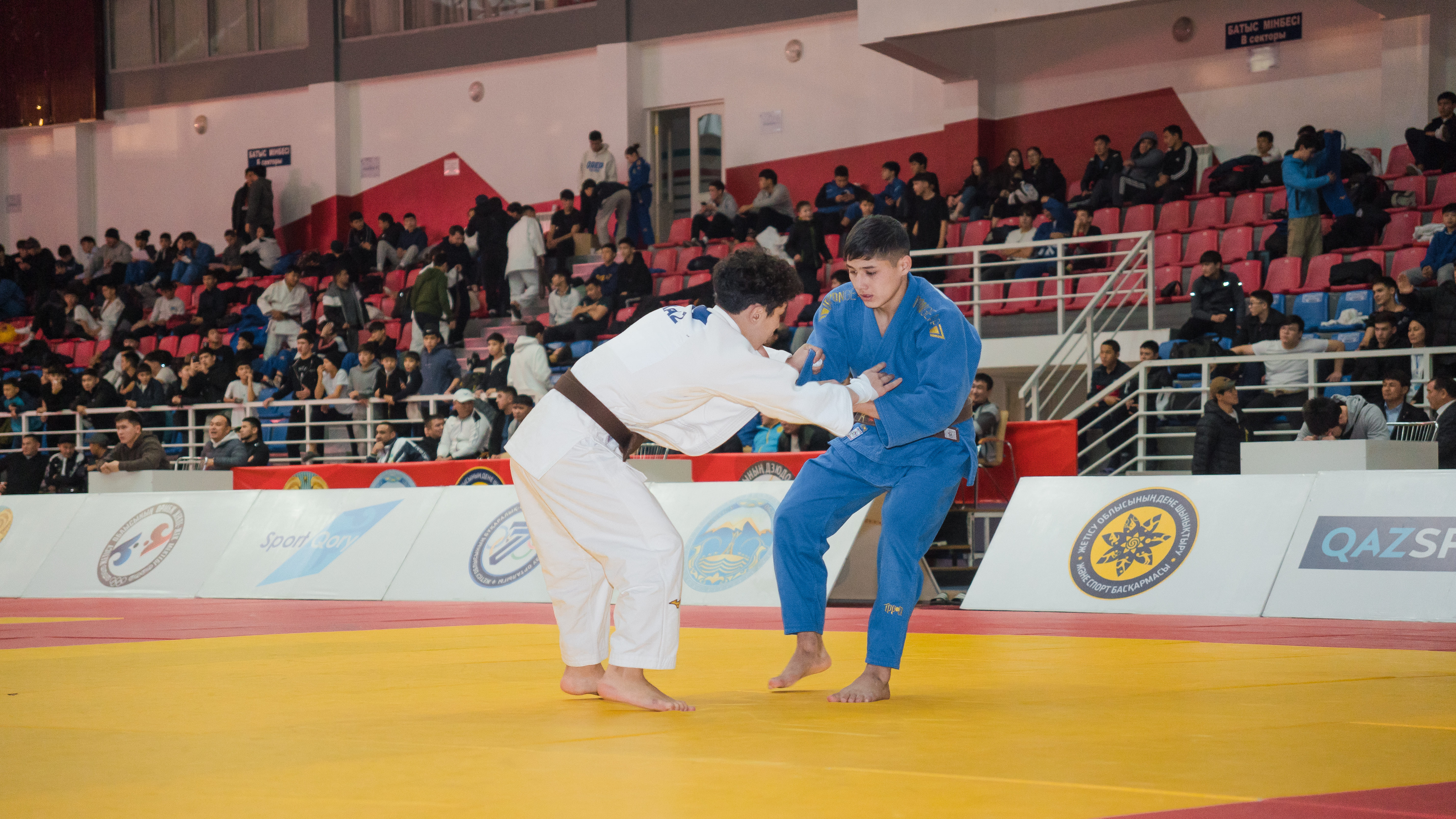 ТАЛДЫҚОРҒАН ҚАЛАСЫНДА ҰЛЫ ОТАН СОҒЫСЫНЫҢ АРДАГЕРІ АБЫХАНҰЛЫ РАШИДТІҢ ЖҮЛДЕСІНЕ АРНАЛҒАН РЕСПУБЛИКАЛЫҚ ТУРНИР ӨТТІ