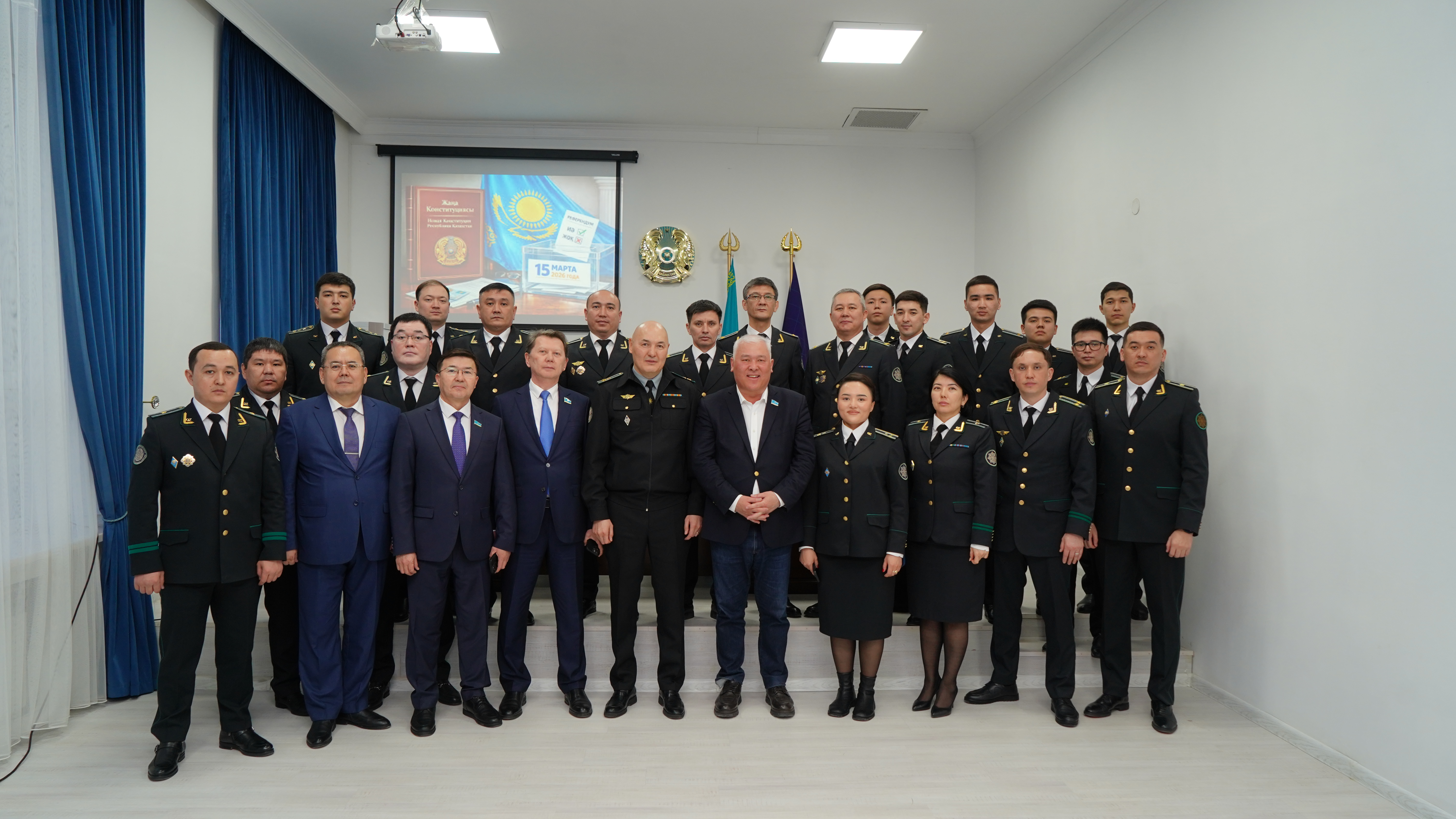 ПАРЛАМЕНТ ДЕПУТАТТАРЫ ДЕПАРТАМЕНТ ЖҰМЫСЫМЕН ТАНЫСЫП, РЕФЕРЕНДУМ МӘСЕЛЕСІН ТАЛҚЫЛАДЫ