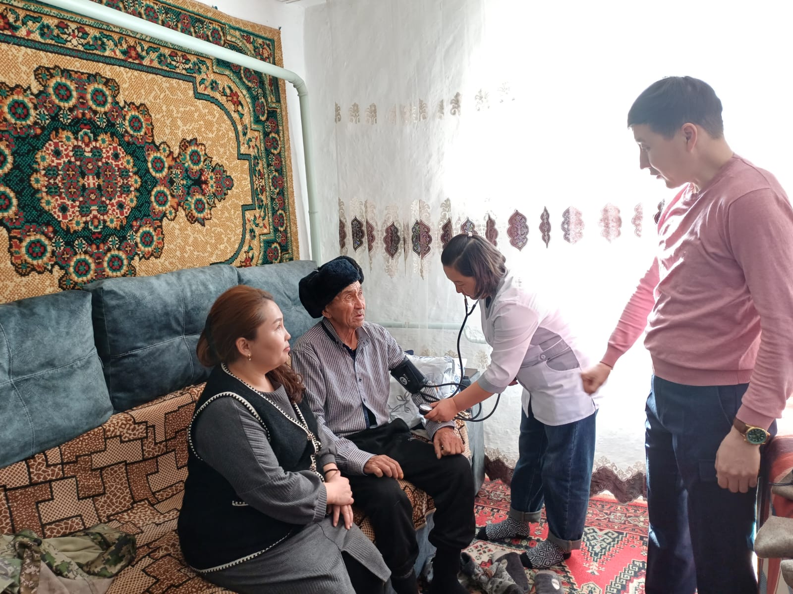 " Аялы алақан" атты акция