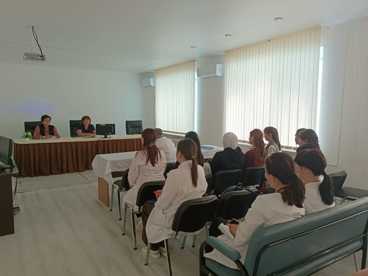 № 4 қалалық емханасындағы семинар-кеңес