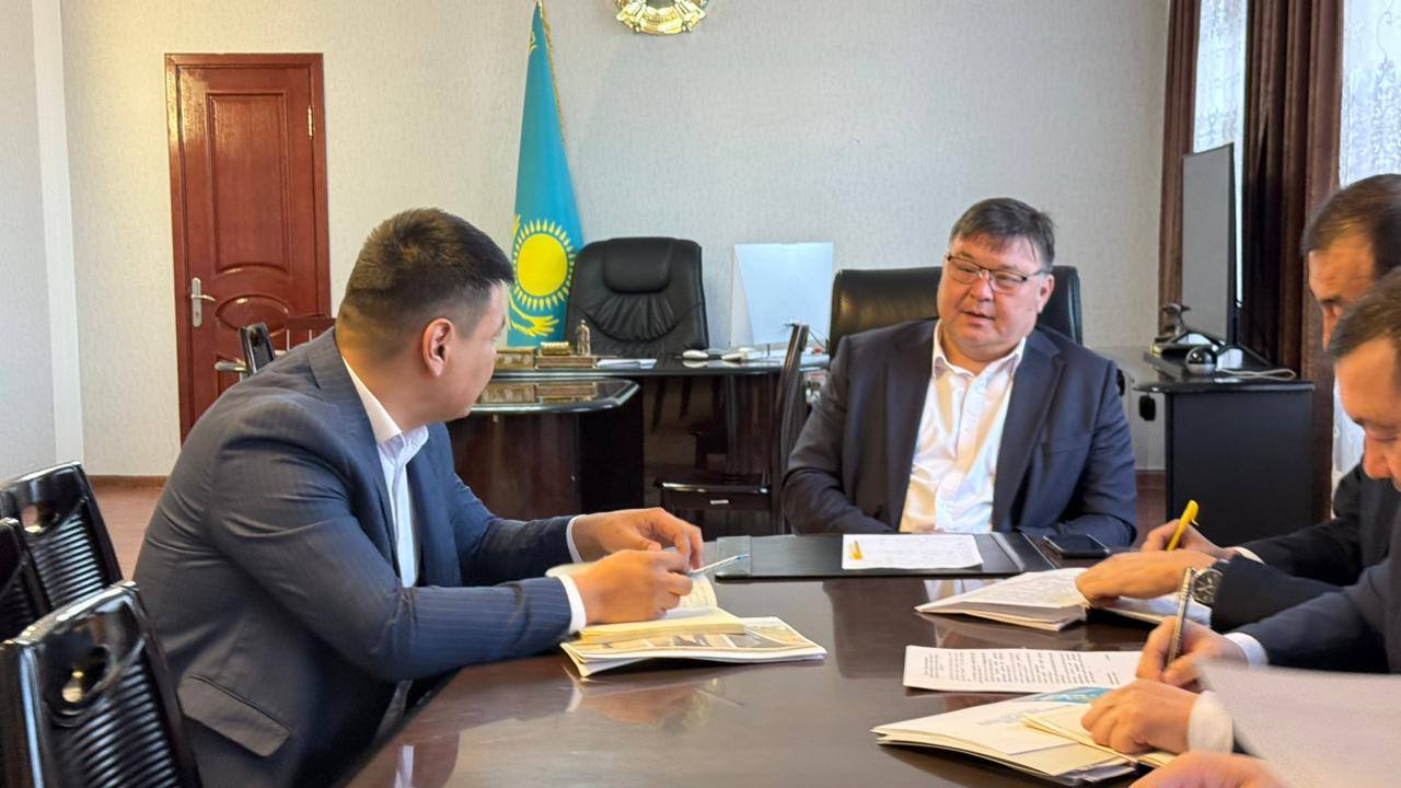 АУДАН ӘКІМІ АРМАН ҚАРСЫБАЕВ ҚАЛА ЖӘНЕ АУЫЛ ӘКІМДЕРІМЕН 15 НАУРЫЗ 2026 ЖЫЛҒЫ РЕСПУБЛИКАЛЫҚ  РЕФЕРЕНДУМҒА ДАЙЫНДЫҚ ЖҰМЫСТАРЫН ПЫСЫҚТАДЫ