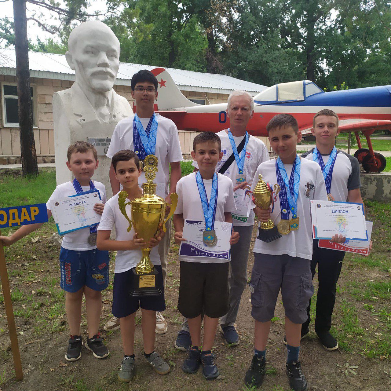 19 ақпанда Астана қаласында жас өнертапқыштарға арналған ұшқышсыз ұшу аппараттарын басқару және робототехника дағдыларын дамытуға бағытталған «AITU KazRoboDrone 3.0» дронрейсинг және авиамодельдеу бойынша халықаралық байқауы өтті.