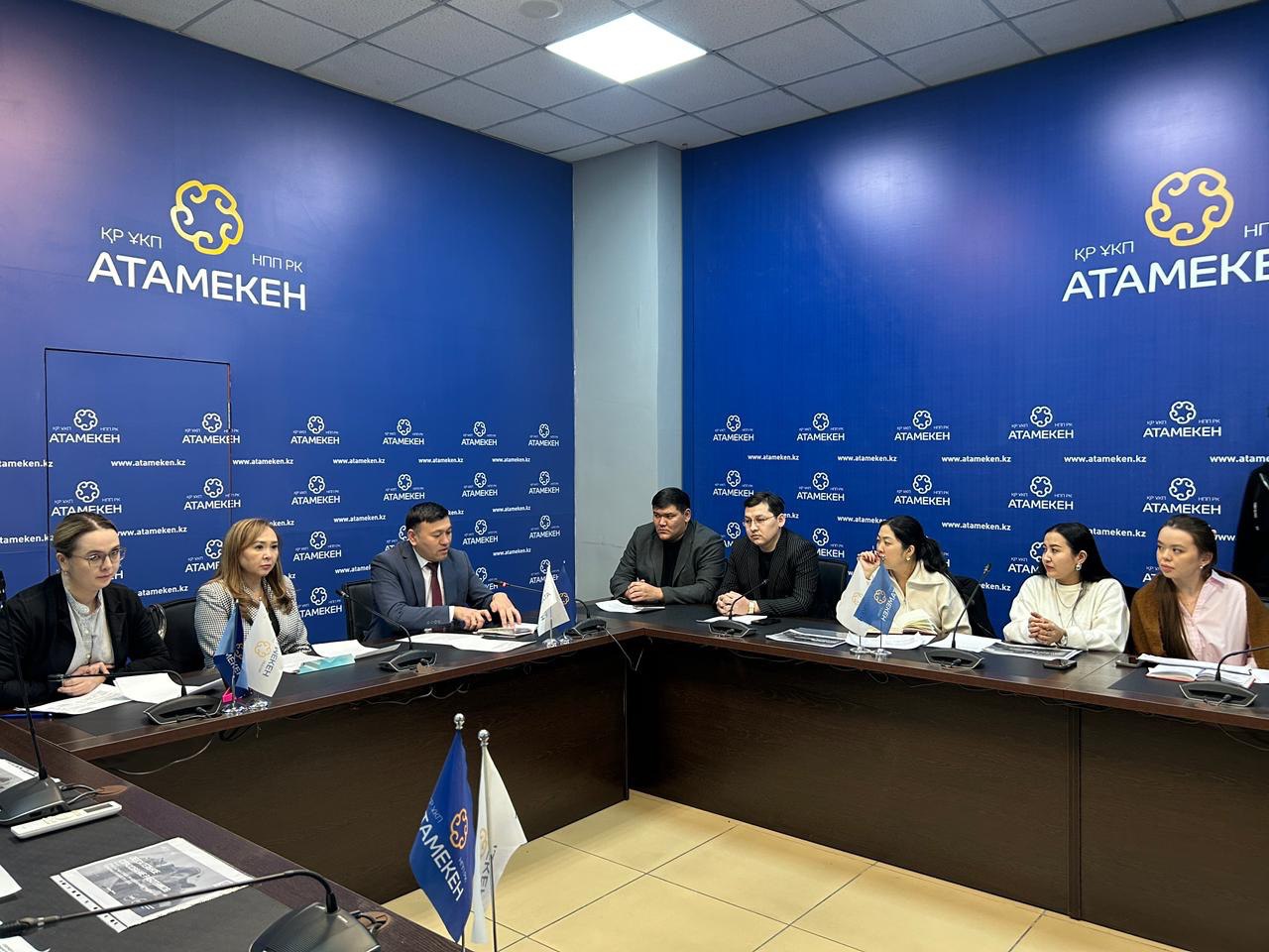 Кәсіпкерлер палатасының, жұмыс берушілердің және Департаменттің электрондық еңбек шарттарын енгізу мәселелері бойынша қатысуымен өткізілетін отырыс.