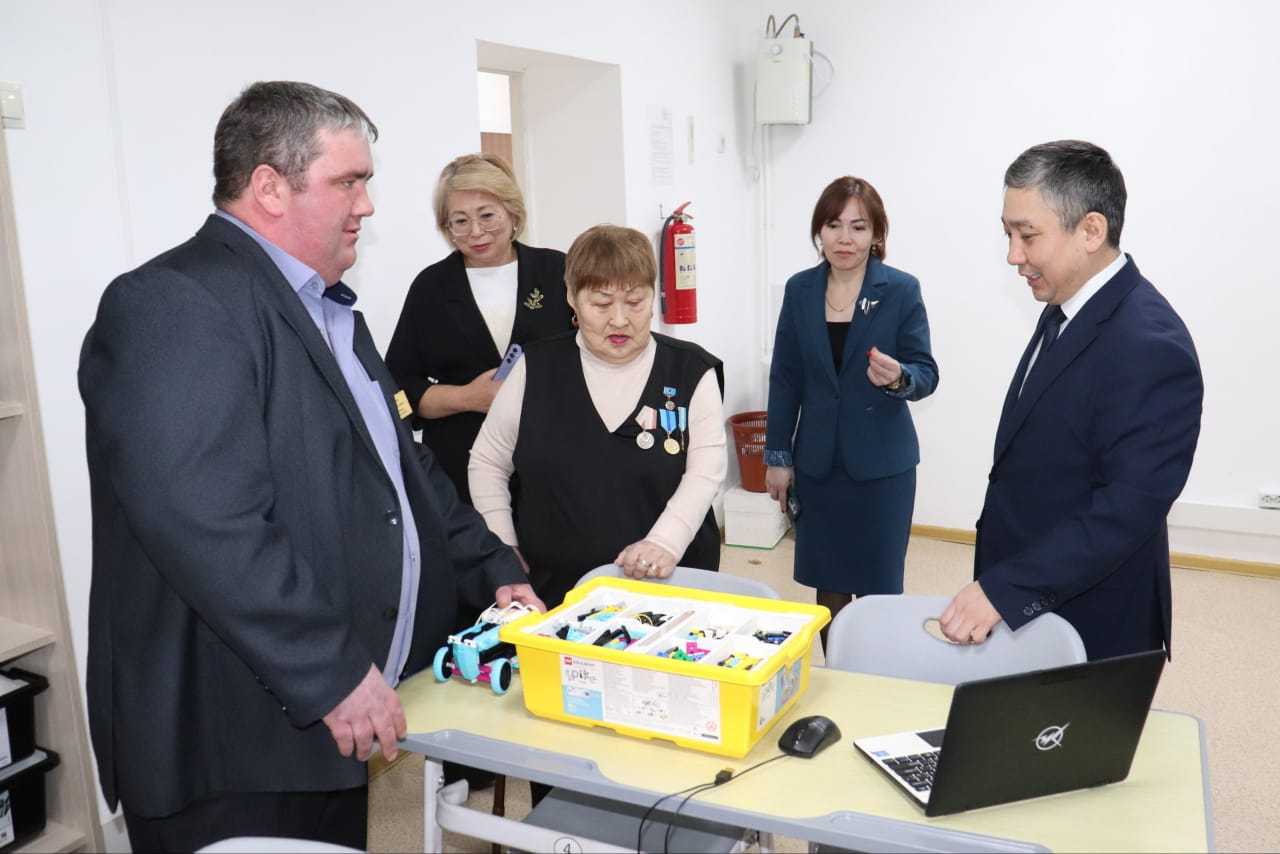 Аудан әкімінің жаңартылған мектепке жұмыс сапары