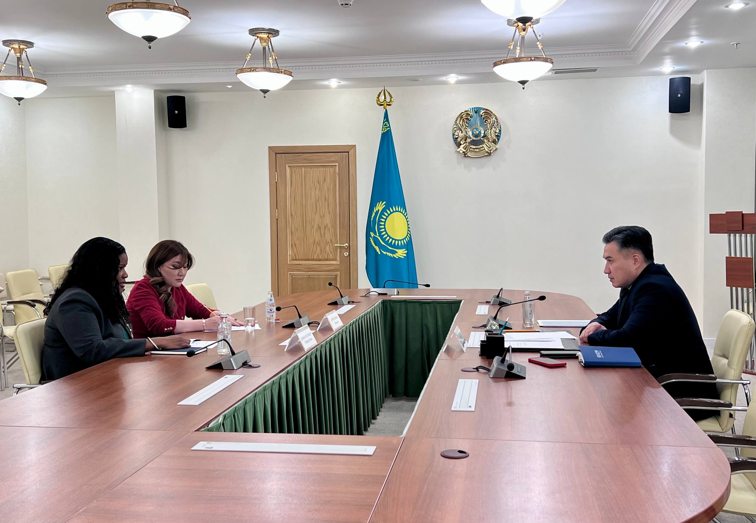 Еңбекминінде «Шеврон» корпорациясының өкілдерімен озыңқы қайта оқыту және кадрлық әлеуетті дамыту мәселелері талқыланды