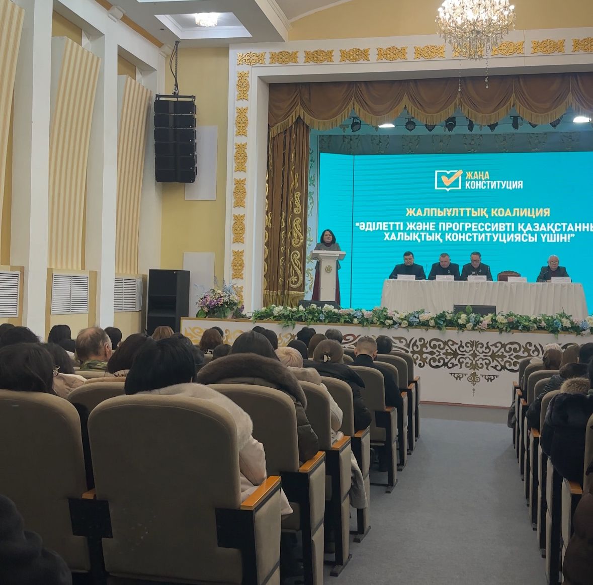 «Әділетті және Прогрессивті Қазақстанның Халықтық Конституциясы үшін!» облыстық және аудандық коалиция мүшелері Қазақстанның жаңа Конституциясы жобасының нормаларын түсіндіру бойынша Абай ауданының тұрғындарымен кездесу өткізді