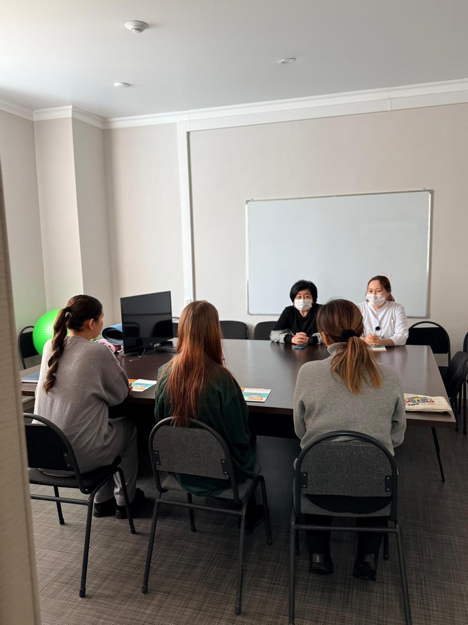 "Теміртау қаласының жаңа емханасы" ЖШС базасында болашақ аналармен вакцинацияның маңыздылығы бойынша кездесу өтті