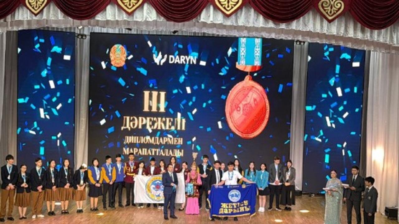 🏆 168 школьников стали победителями республиканского конкурса научных проектов по общественно-гуманитарному направлению