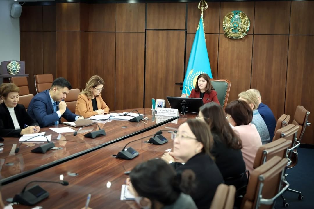 Оқу-ағарту министрлігінде инфрақұрылымдық жобалар мен бюджетті оңтайландыру мәселелері талқыланды