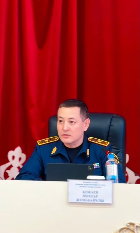 Жол қауіпсіздігі – басты бағдар: Шымкент полициясының басшысы патрульдік полиция қызметкерлерімен кездесті