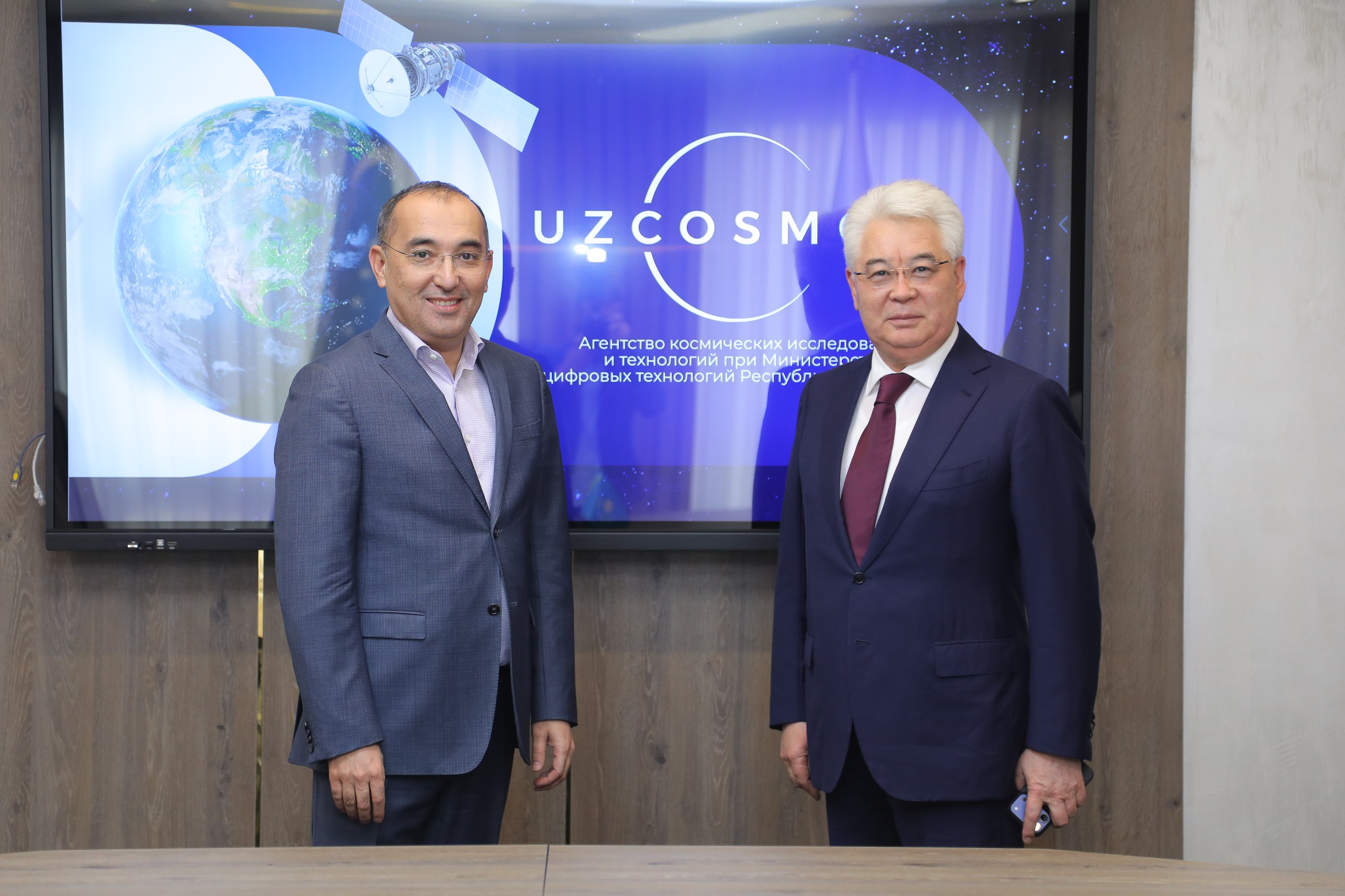 Elchi Oʻzbekiston Raqamli texnologiyalar vazirligi huzuridagi Kosmik tadqiqotlar va texnologiyalar agentligi direktori Shukhrat Qadirov bilan uchrashdi