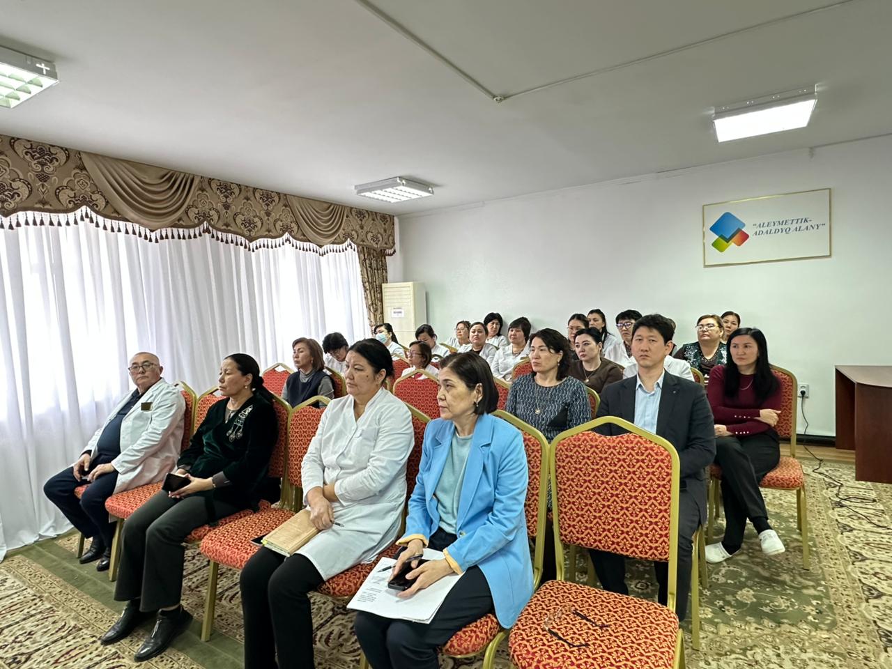 В Департаменте проведено правовое обучение с целью проведения разъяснительной работы на тему «Ценностях уважительного отношения к девушкам и женщинам, недопустимости принуждения к браку, сталкинга и иных форм насилия в отношении женщин».